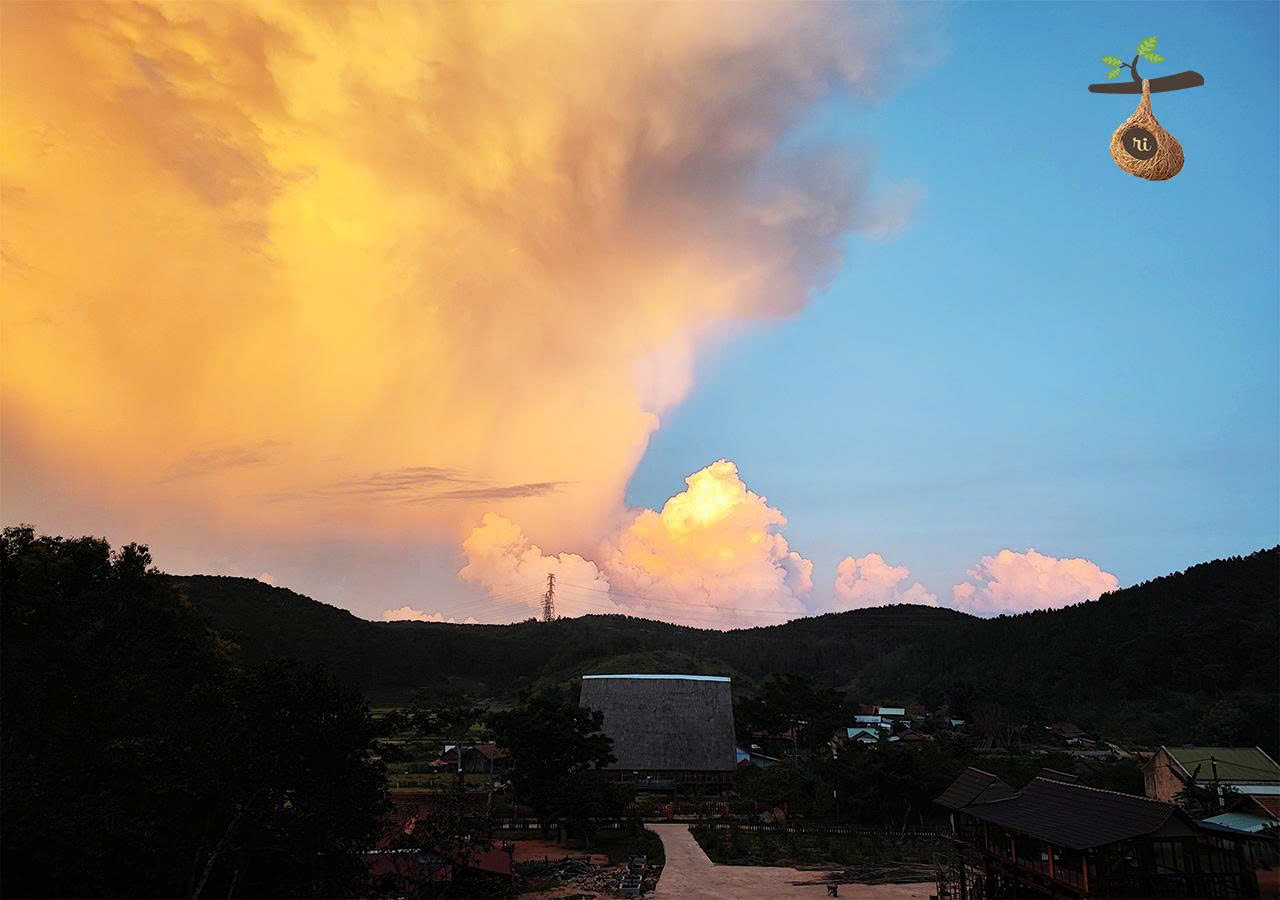 Bình yên ngắm làng Kon Pring từ hiên nhà gỗ Tổ Chim Ri Homestay Măng Đen